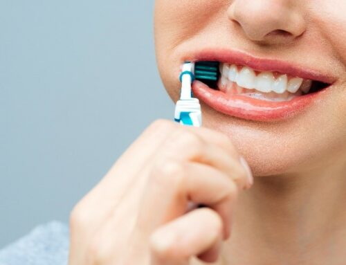 Benarkah Sikat Gigi Setelah Makan Justru Menyebabkan Gigi Berlubang?